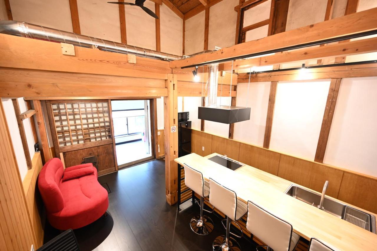 Manabi-Stay Takayama モダンな蔵ダイニングと半露天風呂付き古民家一棟貸切ホテル Экстерьер фото